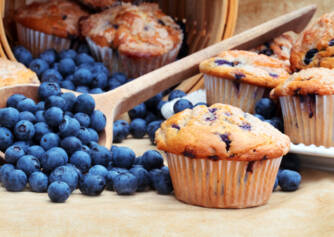 Sağlıklı yaban mersinli muffin? Muzlu ve süzme peynirli kupa tarifi